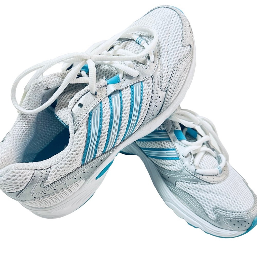 Adidas adiwear  sneakers size 6 color white blue gray